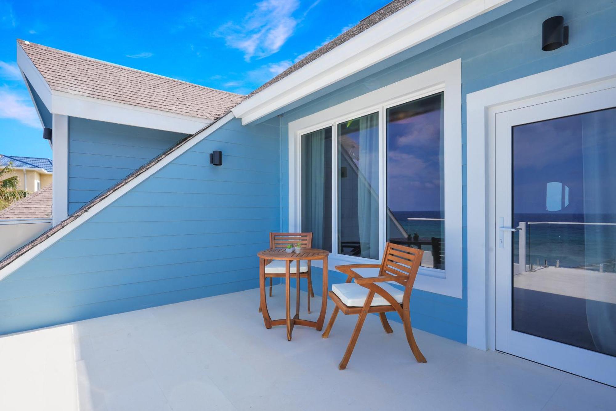 Cobalt Coast Resort West Bay Exterior photo