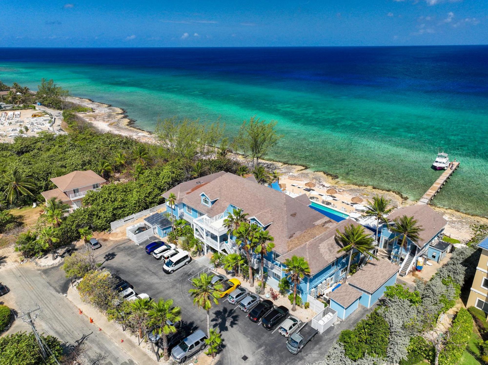 Cobalt Coast Resort West Bay Exterior photo