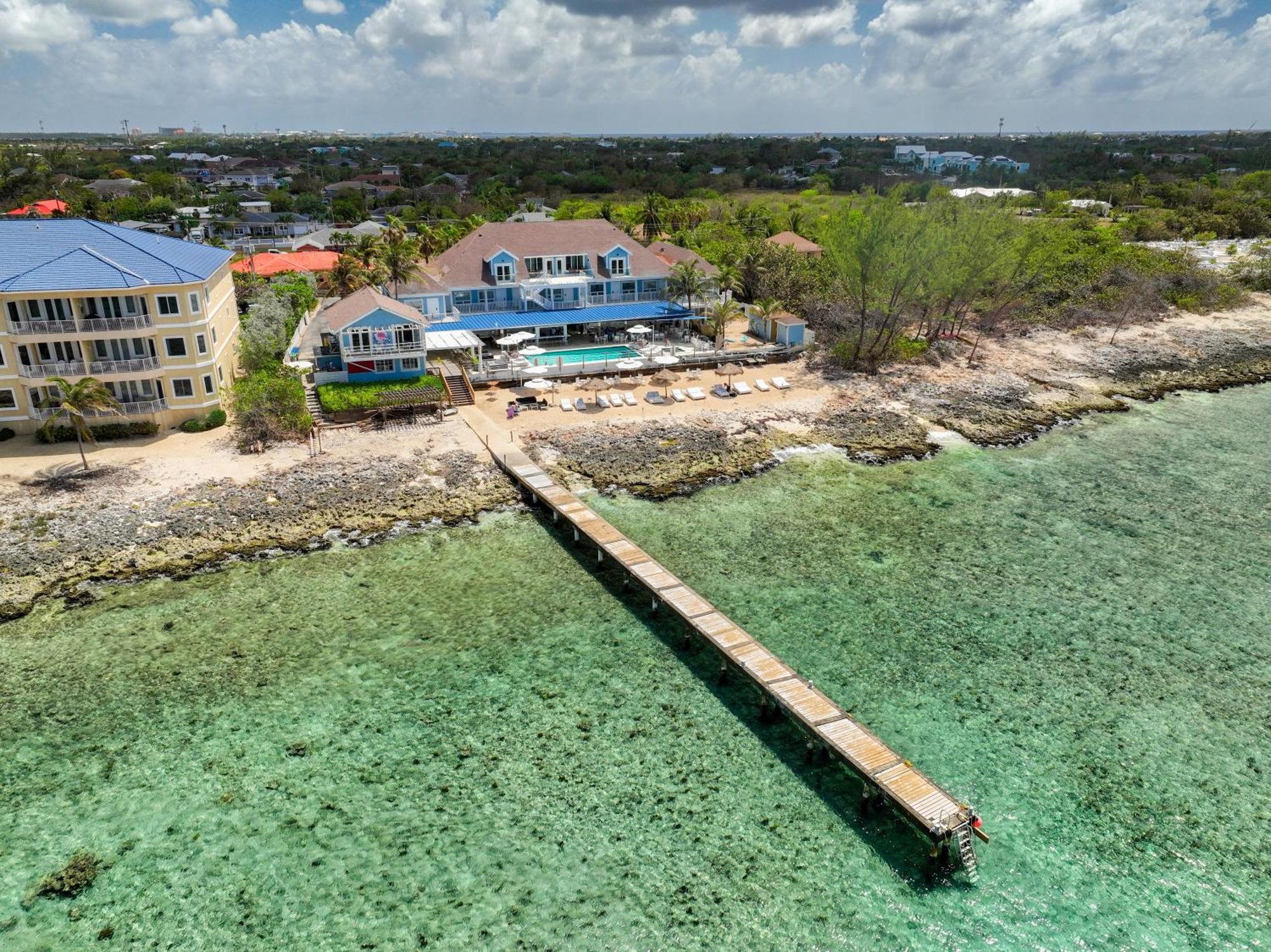 Cobalt Coast Resort West Bay Exterior photo
